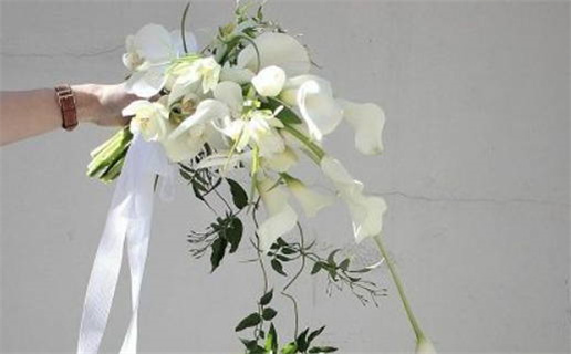 2032年8月26日领证指南：适宜嫁娶与祭祀的完美选择