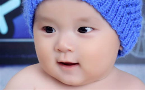 何姓男孩子取名