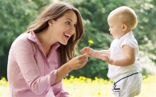 何姓女孩子取名